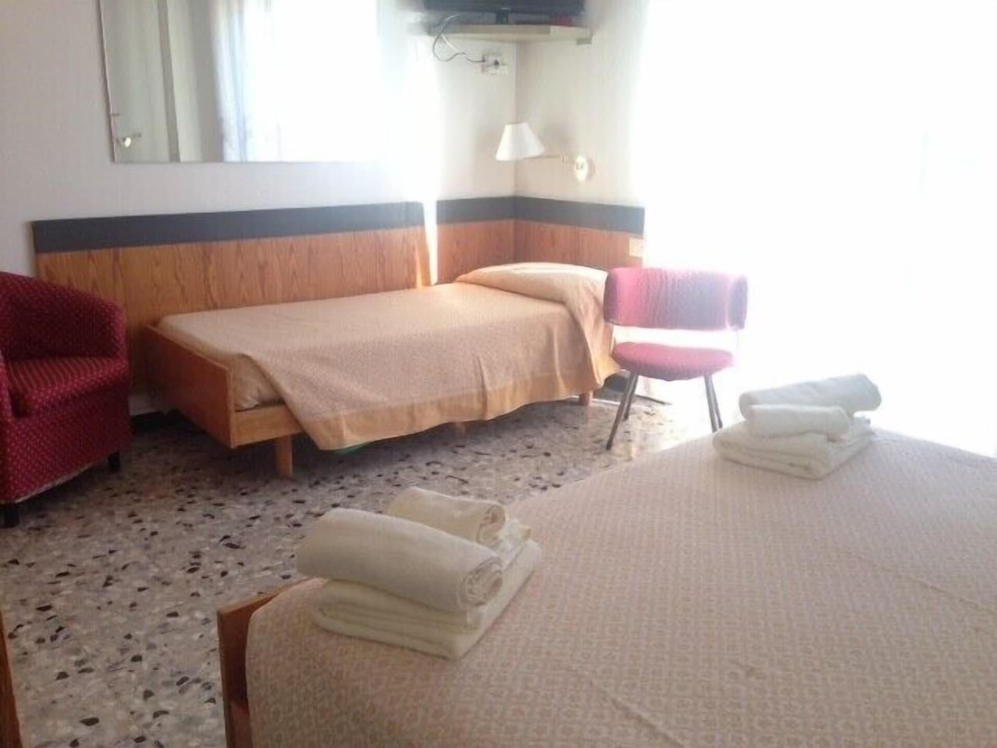 Hotel Minerva П'єтра-Лігуре Екстер'єр фото