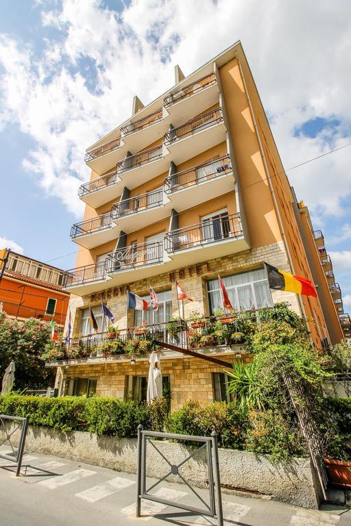 Hotel Minerva П'єтра-Лігуре Екстер'єр фото