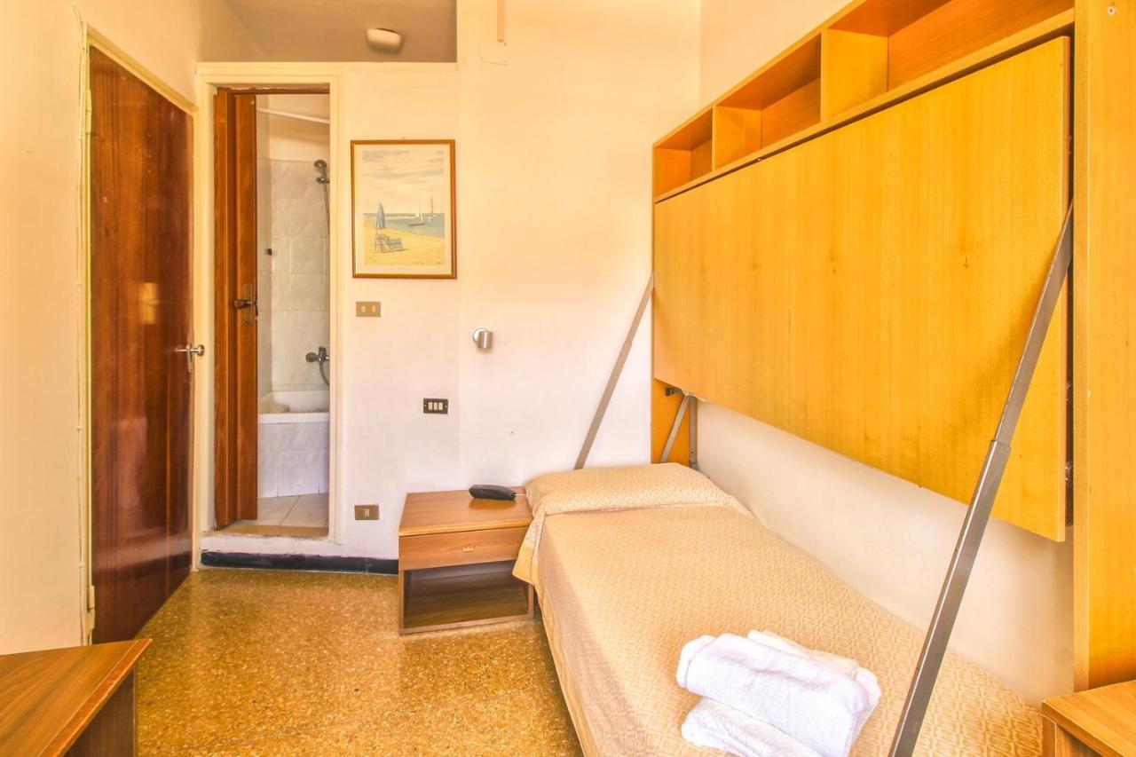 Hotel Minerva П'єтра-Лігуре Екстер'єр фото